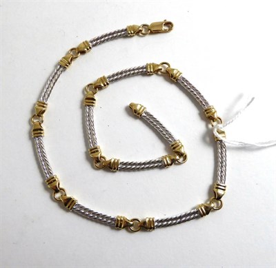 Lot 281 - A 9ct two colour gold necklace