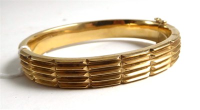 Lot 292 - 9ct gold bangle