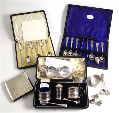 Lot 303 - A collection of silver comprising a cased silver cruet set, Birmingham, 1925 D & B, a silver...