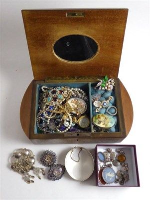 Lot 336 - A quantity of costume jewellery, including Wedgwood, Scottish silver jewellery, brooches and rings