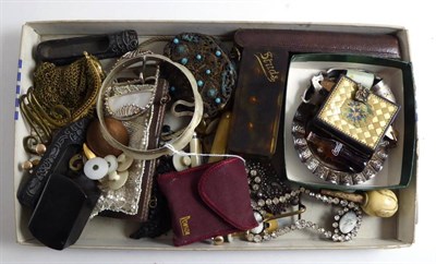 Lot 339 - Assorted collectable items including a 9ct gold penknife, a small silver dish, two silver thimbles