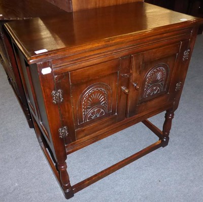 Lot 1333 - A reproduction small oak cabinet