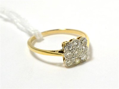 Lot 83 - A diamond cluster ring