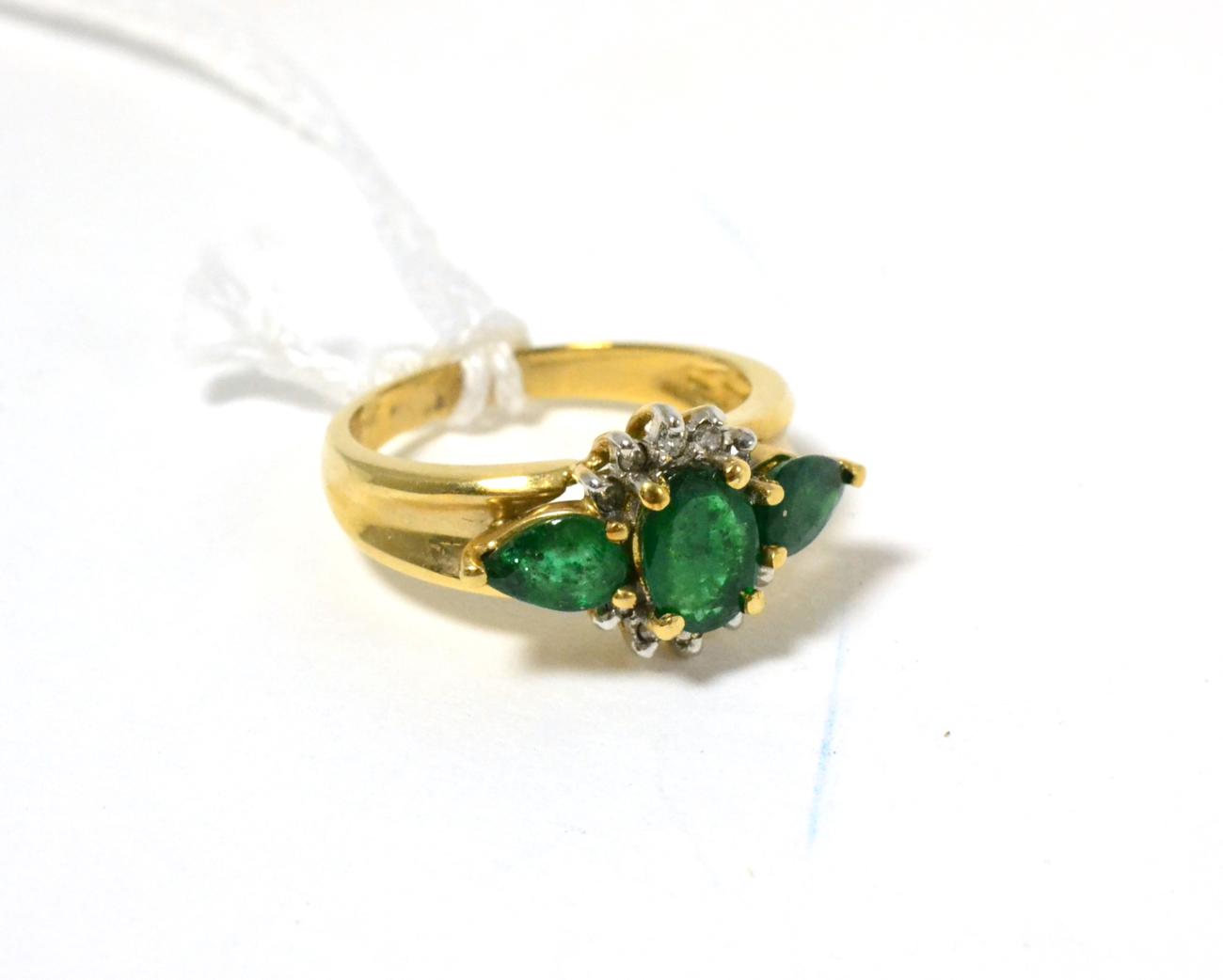 Lot 100 - An emerald ring