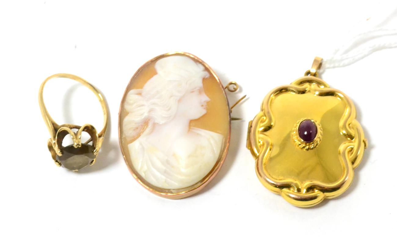 Lot 187 - A ruby set locket, a citrine ring and a cameo