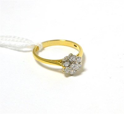 Lot 200 - An 18ct gold diamond cluster ring