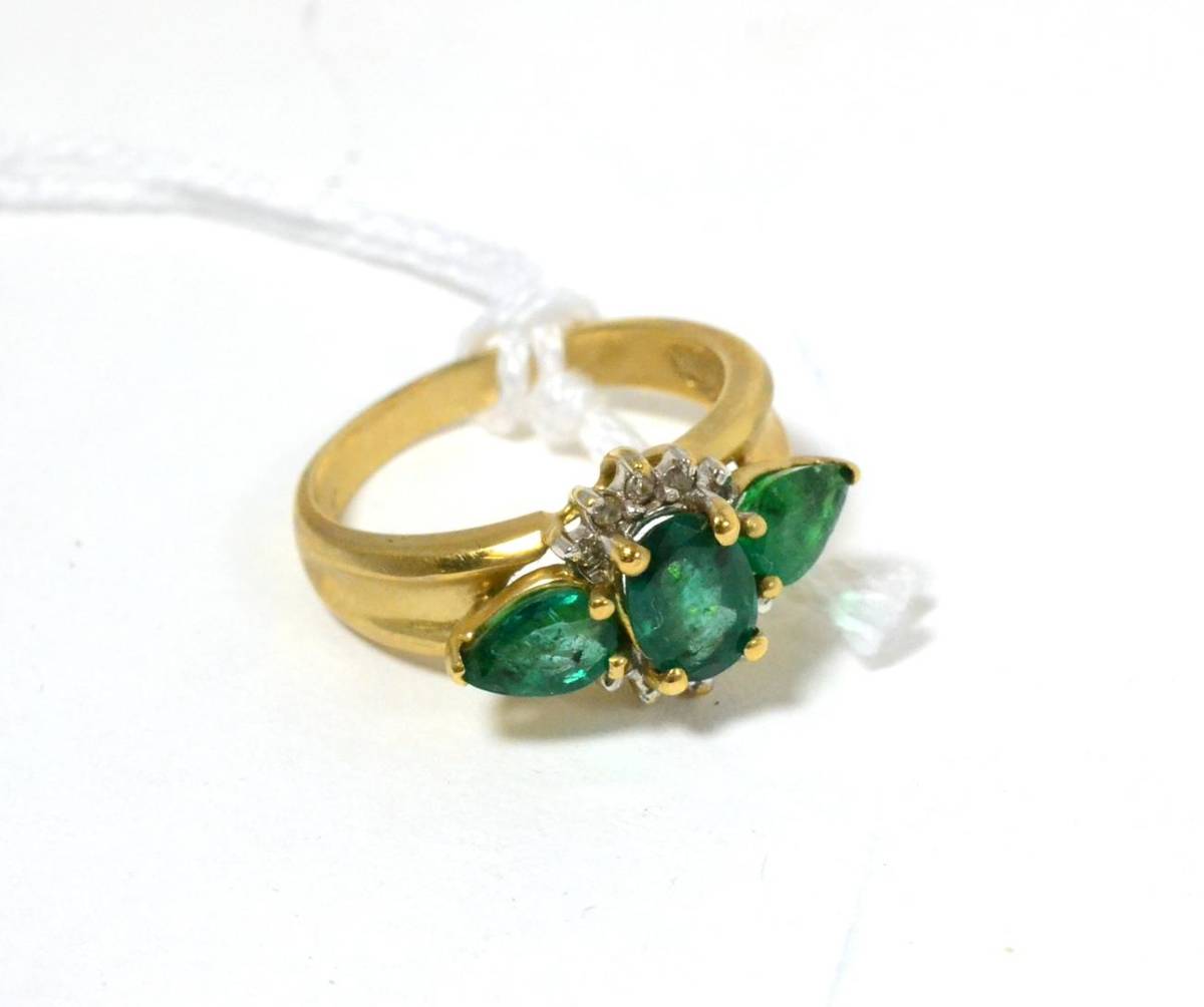 Lot 207 - An emerald ring