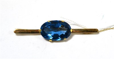 Lot 238 - A synthetic spinel mounted brooch in 18ct gold