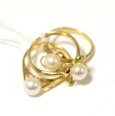 Lot 395 - Three 9ct gold cultured pearl rings