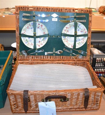 Lot 1140 - Amberley picnic hamper