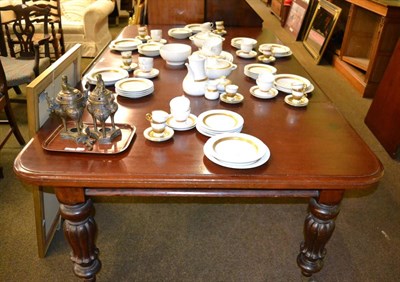 Lot 1341 - A Victorian mahogany extending dining table