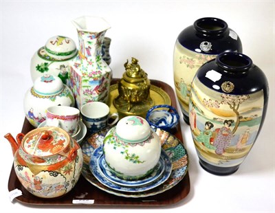 Lot 222 - Chinese and Japanese pottery (on a tray plus two vases)