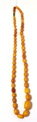 Lot 255 - A butterscotch amber necklace