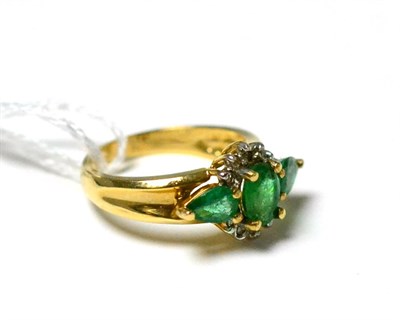 Lot 267 - ~An emerald ring