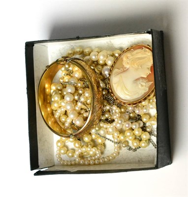 Lot 284 - A 9ct gold cameo brooch, a pearl necklace, simulated pearls and costume jewellery