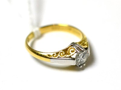 Lot 310 - A solitaire diamond ring