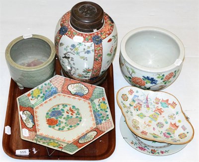 Lot 555 - A tray of assorted Oriental ceramics