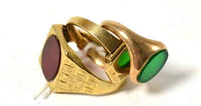 Lot 580 - A 9ct signet ring, a 9ct gold cornelian ring and a 9ct gold green chalcedony signet ring (3)