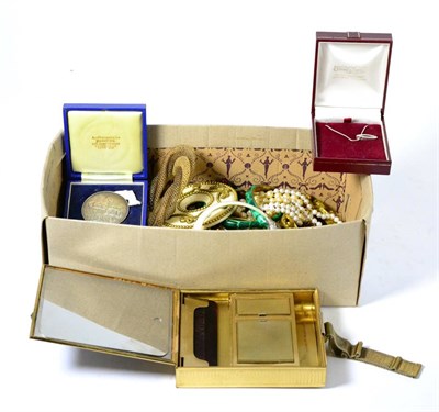 Lot 588 - A quantity of costume jewellery, pearls, medals etc