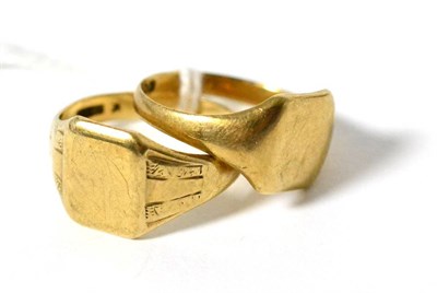 Lot 592 - Two 9ct gold signet rings (2)