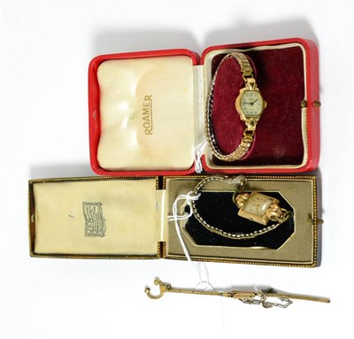 Lot 607 - Two ladies 9ct gold wristwatches