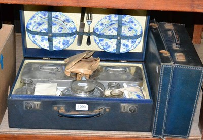 Lot 1099 - A Brexton picnic set and a quantity of vintage kitchen wares