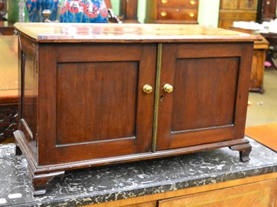 Lot 1348 - A mahogany coin cabinet