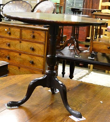 Lot 1355 - A George III mahogany circular snaptop table