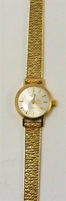 Lot 402 - A lady's 9ct gold Garrard wristwatch, cased in Gararrd box, quartz movement and insurance...