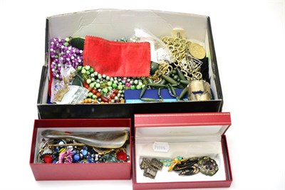 Lot 527 - A quantity of costume jewellery, silver etc