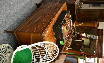 Lot 1010 - A Edwardian mahogany dressing table