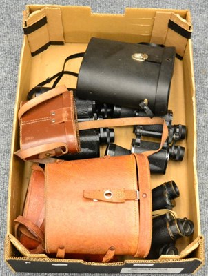 Lot 1075 - A box of assorted binoculars