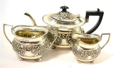 Lot 48 - An Edwardian silver three piece tea set, Birmingham 1901 by WW (3)