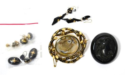 Lot 58 - A mourning brooch with jet and tortoiseshell items (6)