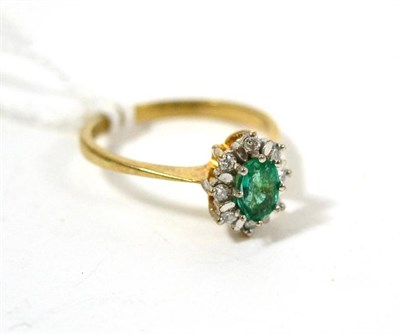 Lot 85 - An emerald and diamond cluster ring
