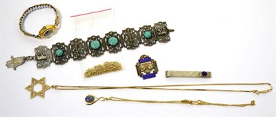 Lot 88 - A selection of jewellery and a 9ct gold star of David on chain etc (7)