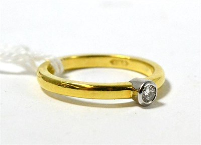 Lot 205 - An 18ct gold diamond solitaire ring