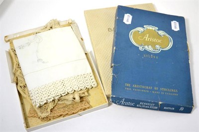 Lot 238 - A quantity of lace