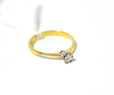 Lot 303 - A diamond solitaire ring