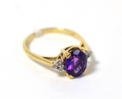 Lot 318 - A 9ct gold amethyst and diamond ring