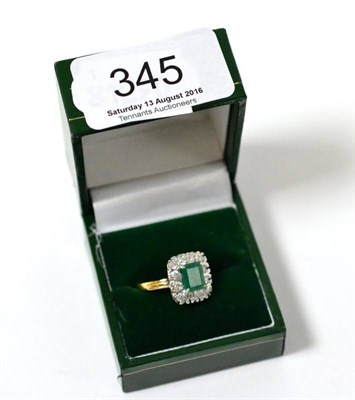 Lot 345 - An emerald and diamond ring