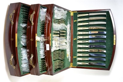 Lot 368 - A canteen of plated cutlery