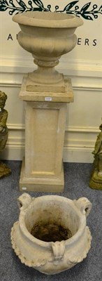 Lot 1076 - A pedestal garden planter and an urn shaped garden planter (2)