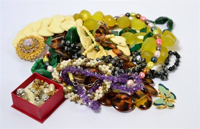 Lot 308 - A group of costume jewellery