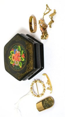 Lot 473 - A Russian papier mache trinket box together with a yellow metal pendant, a 9ct gold pearl set...