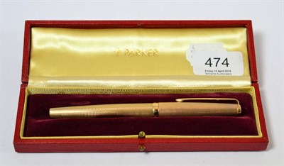 Lot 474 - A cased 9ct gold Parker fountain pen