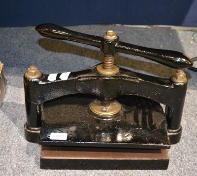 Lot 1000 - A black painted book press