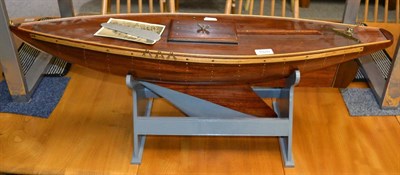 Lot 1020 - A scale wooden model of a pond yacht on a painted wooden plinth