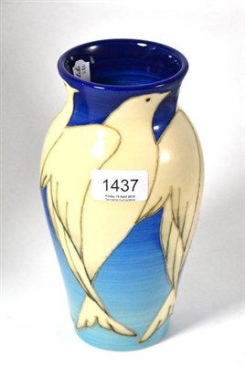 Lot 1437 - Dennis Chinaworks vase, Doves pattern, 21cm high