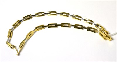 Lot 53 - A 9ct gold necklace